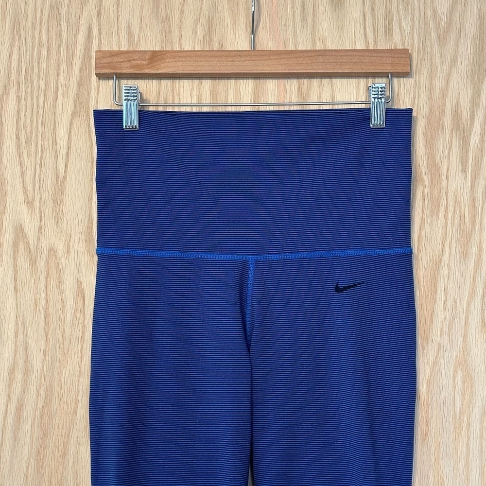 Nike Legend 2.0 Tight Fit Foldover Capri - Picture 2 of 9
